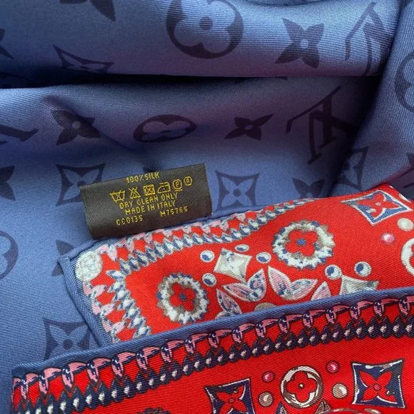 New Louis Vuitton Wrap Monogram Blue Silk Scarf - Picture 15 of 16
